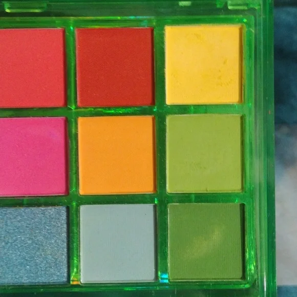 FRUIT PUNCH EYESHADOW PALLETE NWOT - Picture 6 of 6